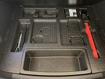 Car image 23