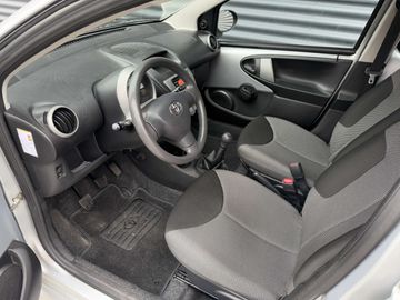 Car image 9