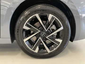 Car image 28