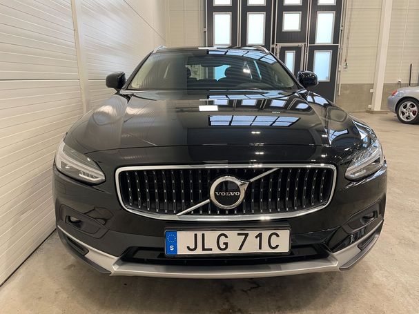 Volvo V90 Cross Country B4 AWD 146 kW image number 3