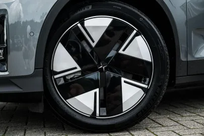 Car image 37