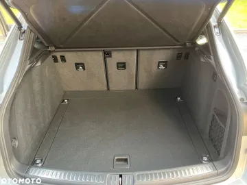 Car image 32