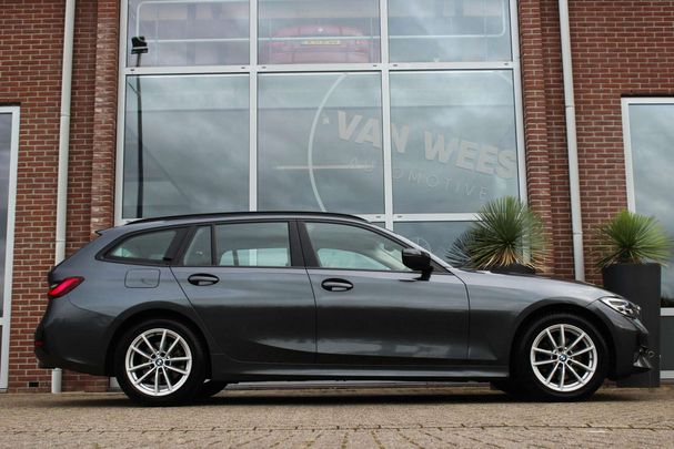 BMW 320i Touring 135 kW image number 2