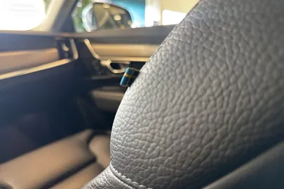 Car image 33