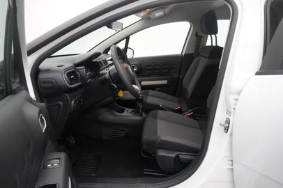 Car image 11