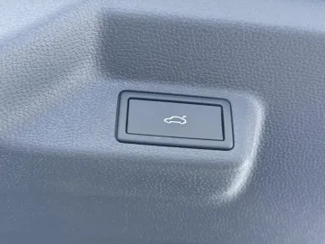 Car image 49
