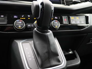 Car image 32