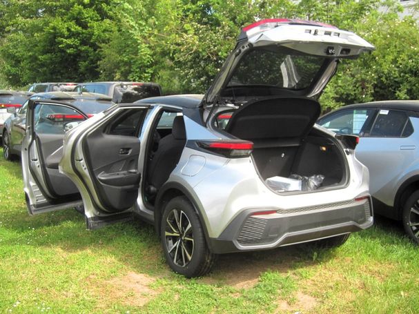 Toyota C-HR 2.0 Hybrid 145 kW image number 3