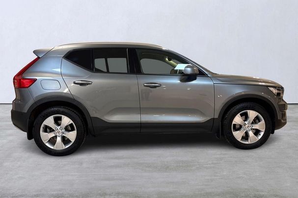 Volvo XC40 D4 AWD Momentum 141 kW image number 3