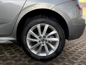 Car image 25