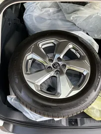 Car image 20