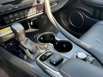 Car image 32