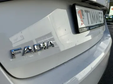 Car image 32
