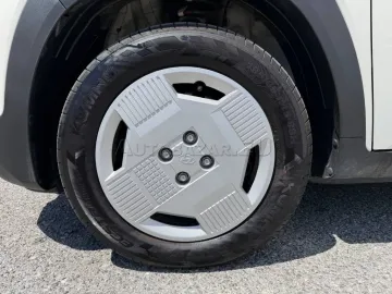 Car image 28