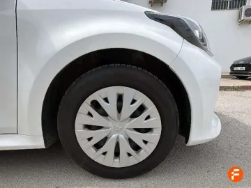 Car image 21