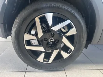 Car image 23