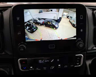 Car image 30