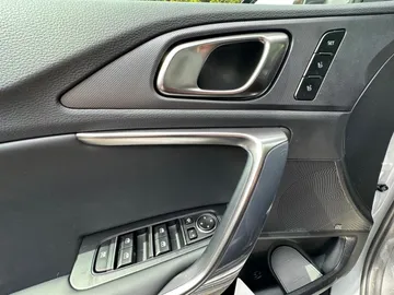Car image 29