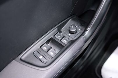 Car image 33