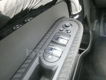 Car image 33