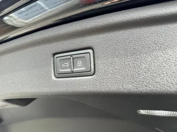 Car image 40