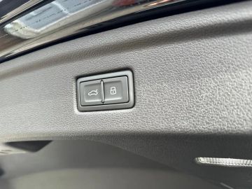 Car image 40