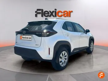 Car image 4