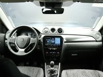 Car image 12