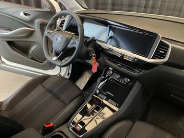 Car image 38