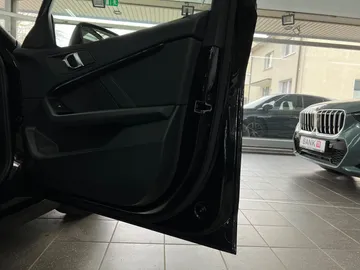 Car image 38