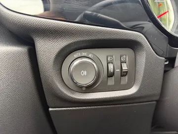 Car image 34