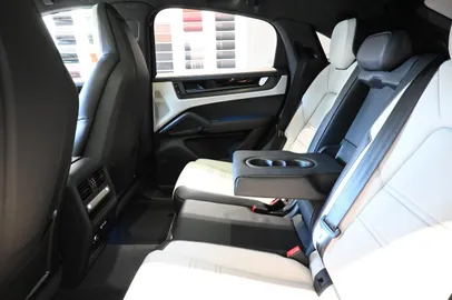 Car image 26