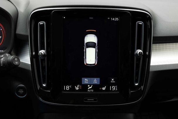 Volvo XC40 B4 Momentum 145 kW image number 24