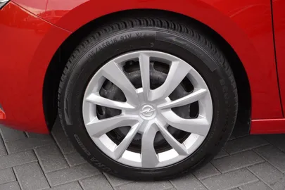 Car image 30