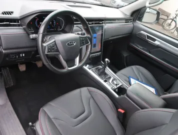 Car image 5