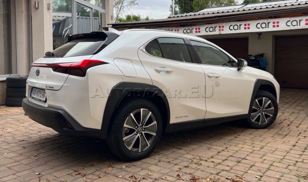 Lexus UX 300e 150 kW image number 2