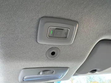 Car image 32