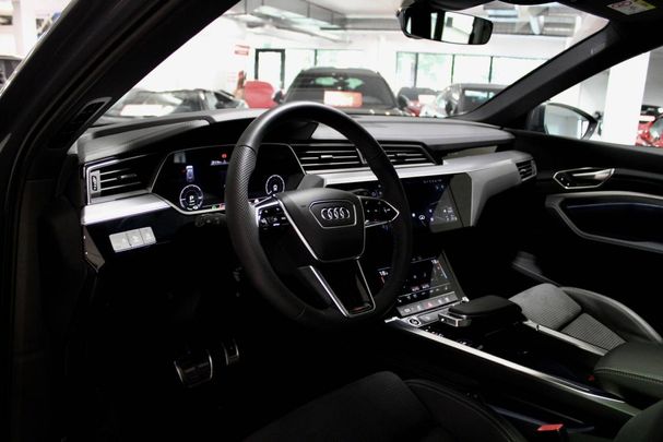 Audi Q8 50 e-tron S-line 250 kW image number 4