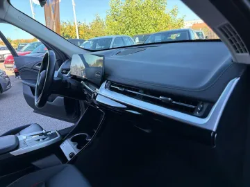 Car image 29