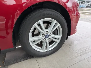 Car image 24