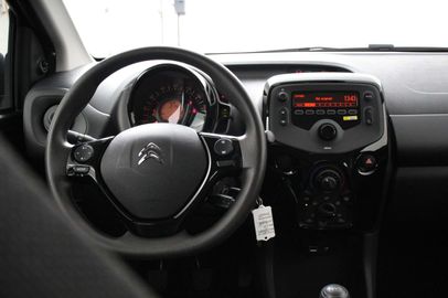 Car image 12