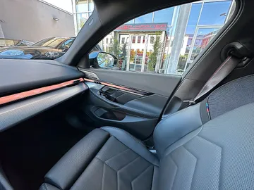 Car image 38