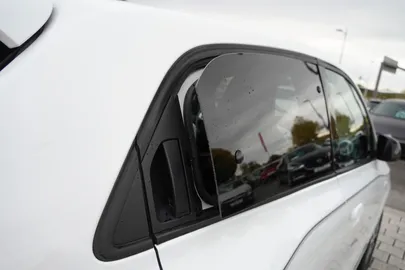 Car image 38