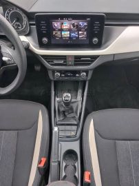 Car image 16