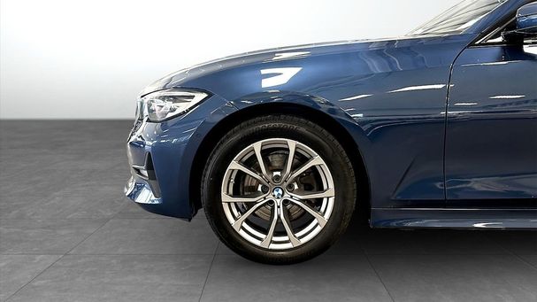 BMW 320d Touring xDrive 140 kW image number 9