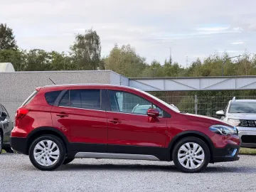 Car image 4