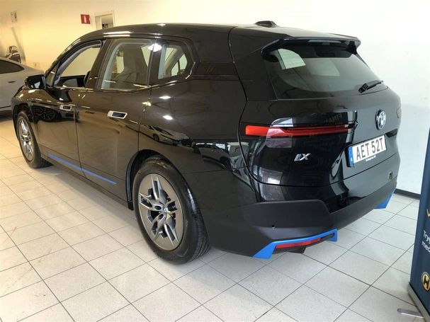 BMW iX xDrive40 241 kW image number 2