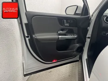Car image 37