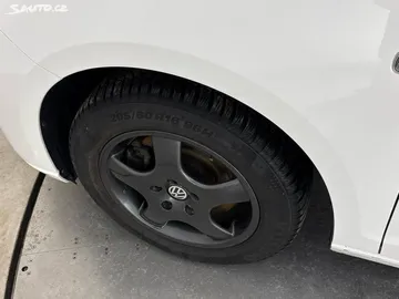Car image 30
