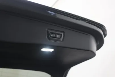 Car image 40